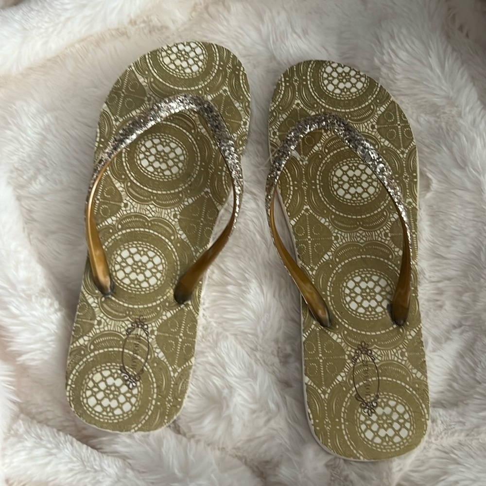 🆕New women’s joyfolie  flip flops size 8